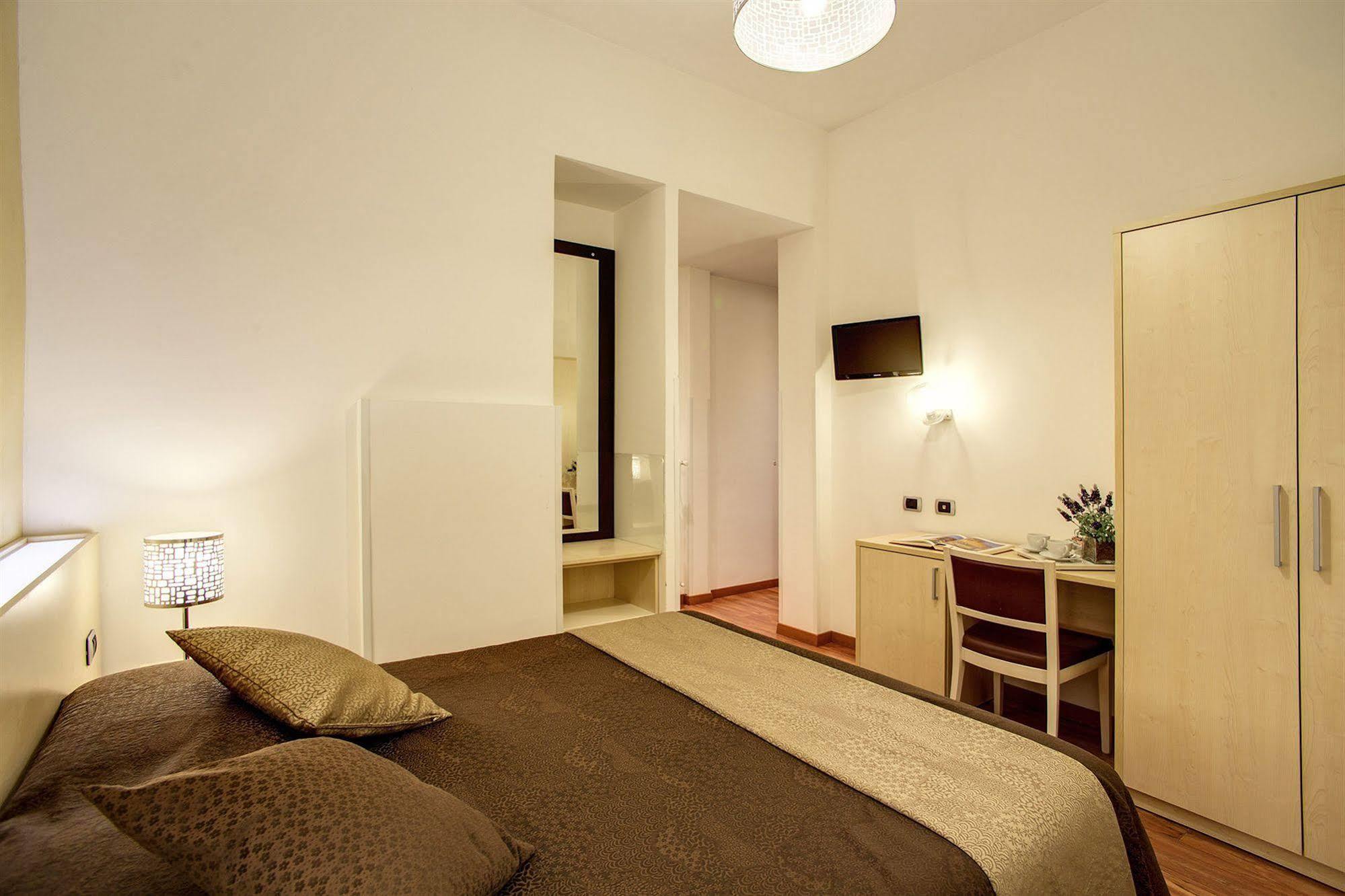 111 Coladirienzo Rooms - By Ad Roma Zewnętrze zdjęcie